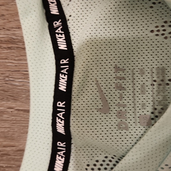 NIKE Work Out Shirt - Picture 4 of 4